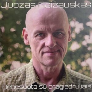 Albumo viršelyje yra spalvota vyro, atlikėjo, nuotrauka medžių lapų fone. Jis šypsosi ir žiūri į kamerą.