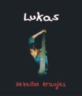 Lukas – Nekaltas Kraujas albumo viršelis su nuotrauka, kurioje matomas vaikinas, laikantis metalinę konstrukciją, su raudonu albumo pavadinimu ir balta grupės pavadinimo typografija.