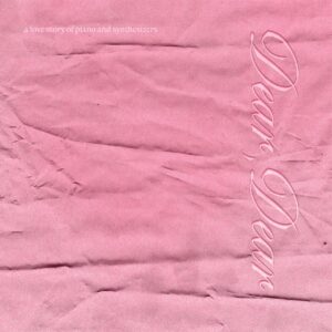 Albumo viršelis yra minimalistinis ir švelniai nostalgiškas. Dominuoja rausva, pastelinė spalva, primenanti suglamžytą popierių ar audinį – paviršius nelygus, su raukšlėmis ir tekstūra, kuri suteikia rankų darbo, intymumo jausmą.