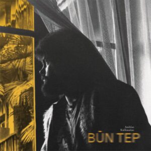 Andriaus Kulikausko vinilo albumas „Būn Tep“ – minimalistinis juodai baltas viršelis su žmogaus siluetu prie lango ir geltonu šviesos akcentu.