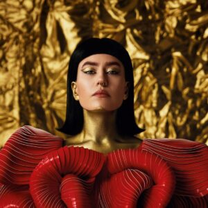 Evgenya Redko „Planeta“ vinilo plokštelė – albumo viršelis su moters portretu, auksiniu blizgiu fonu ir skulptūrišku raudonu drabužiu