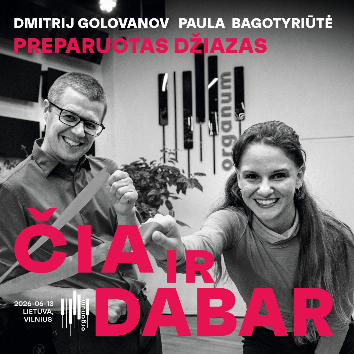Dmitrij Golovanov ir Paula Bagotyriūtė – „Preparūotas džiazas. Čia ir dabar“ vinilo albumo viršelis, nespalvota atlikėjų nuotrauka su ryškiai rožiniu albumo pavadinimu ir atlikėjų vardais.